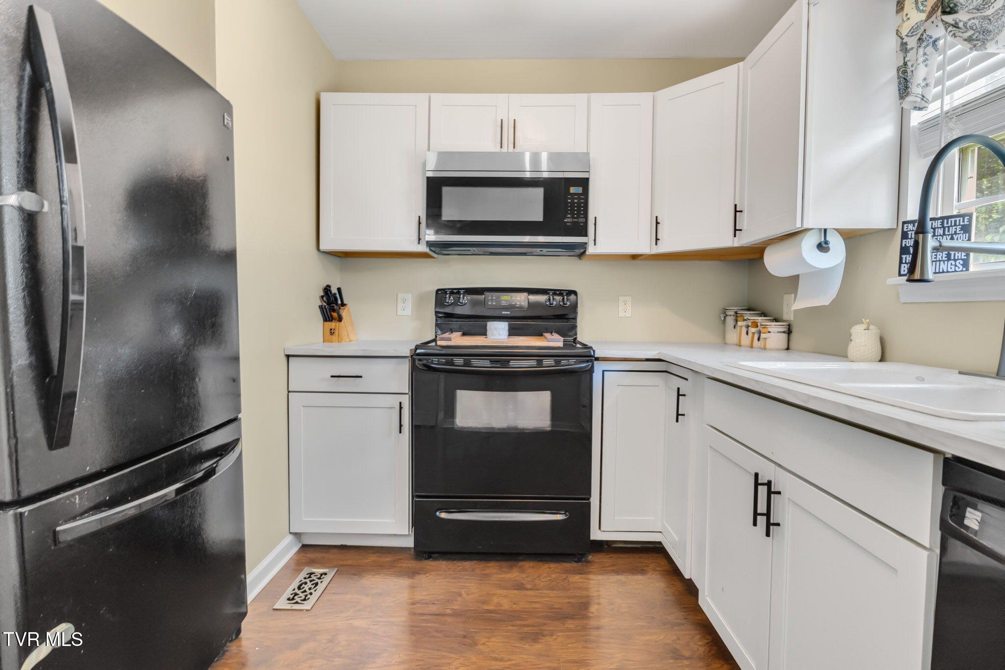 Abingdon, Virginia 24210, United States, 3 Bedrooms Bedrooms, ,3 BathroomsBathrooms,Residential,Active,155726