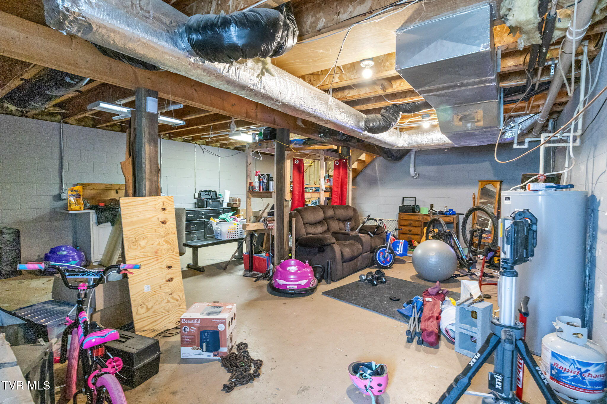 Abingdon, Virginia 24210, United States, 3 Bedrooms Bedrooms, ,3 BathroomsBathrooms,Residential,Active,155726