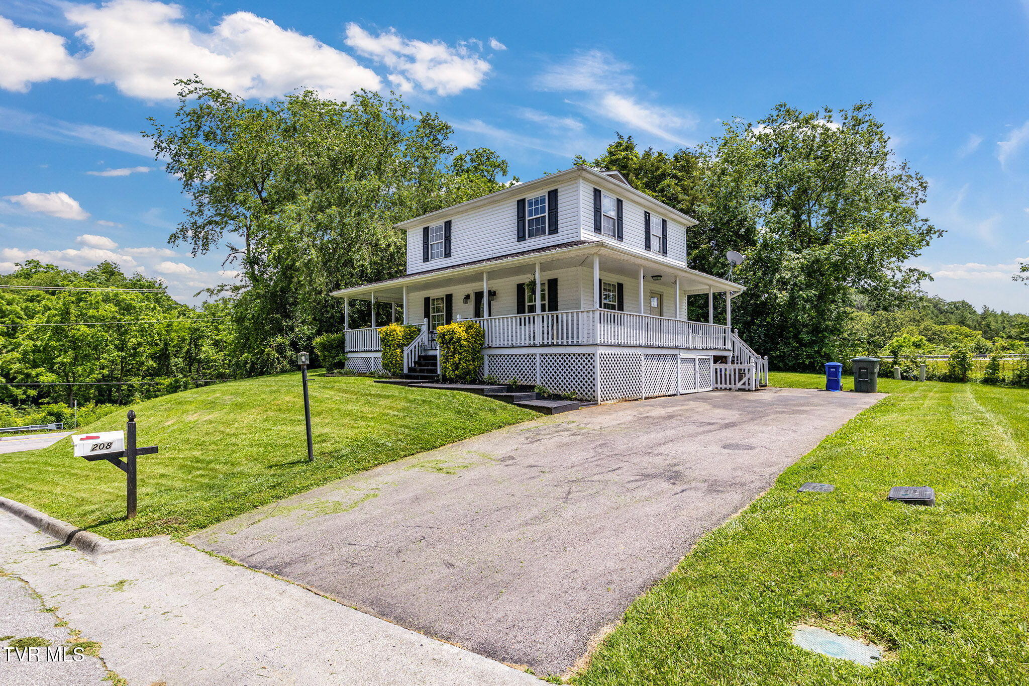 Abingdon, Virginia 24210, United States, 3 Bedrooms Bedrooms, ,3 BathroomsBathrooms,Residential,Active,155726