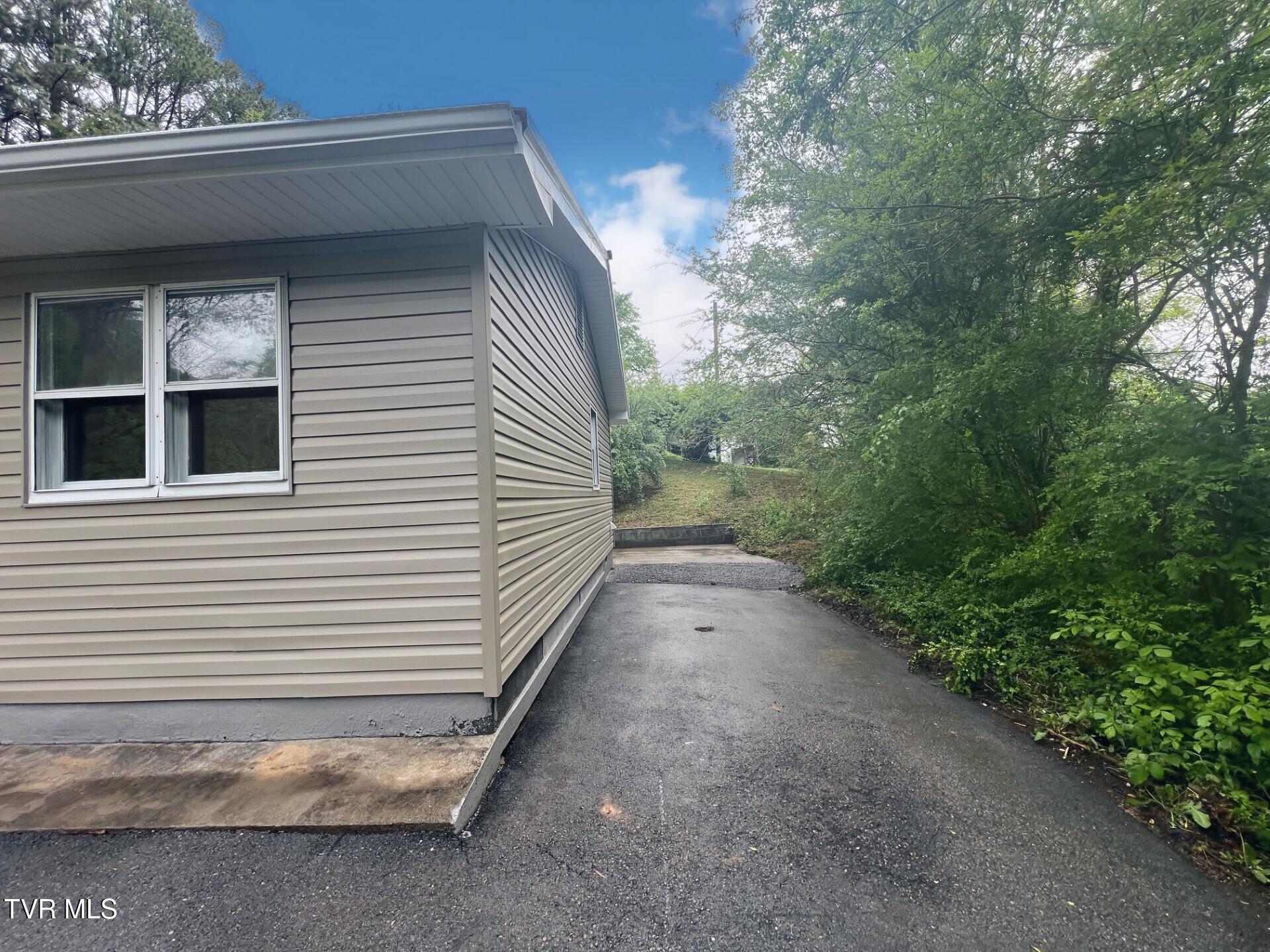 406 Cecil Street, Pennington Gap, Virginia image 8