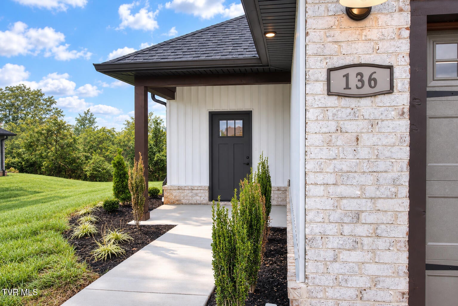 136 Ervin Loop