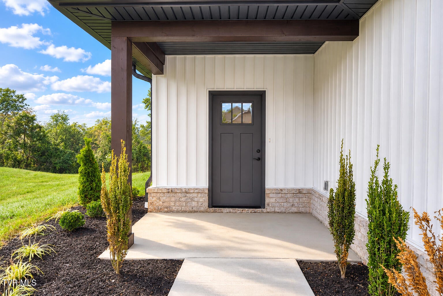 136 Ervin Loop