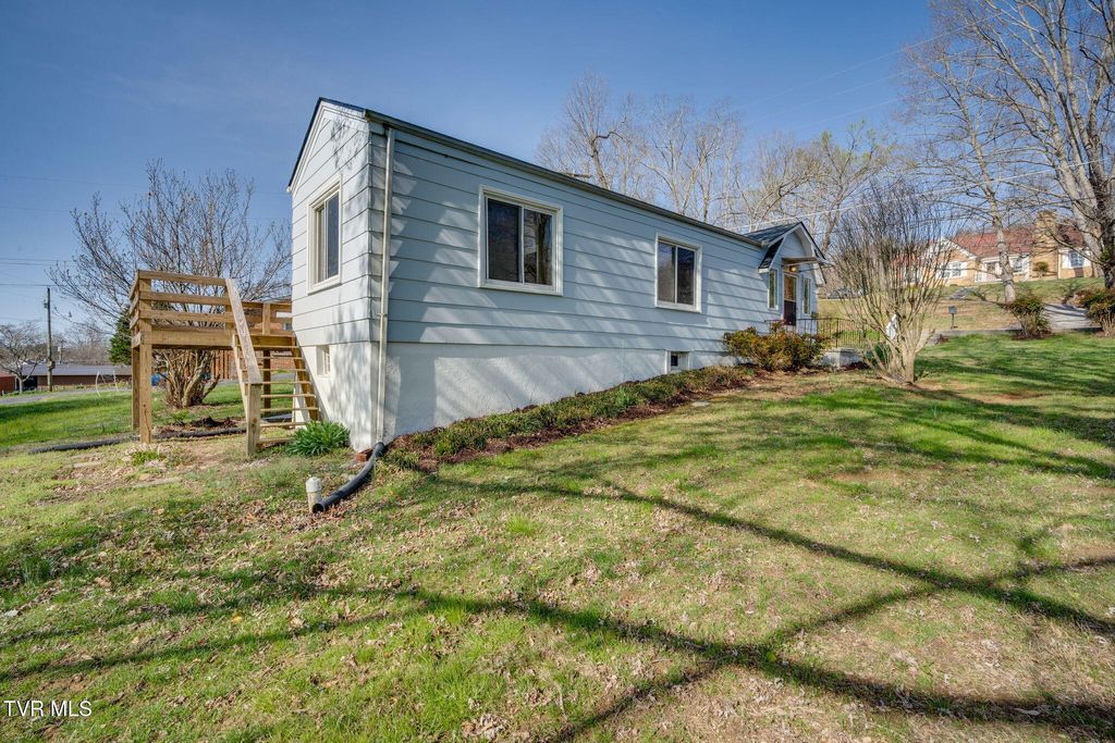 Photo of 420 Circle Drive, Rogersville, TN 37857 (MLS # 9992449)