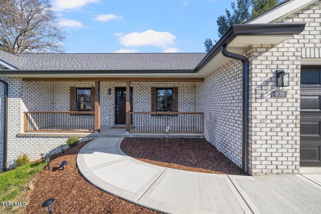 Photo of 409 Arlington Court, Kingsport, TN 37663 (MLS # 9995478)