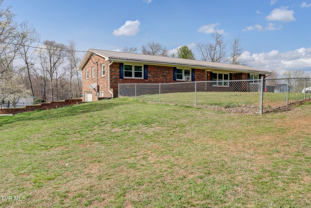 Photo of 2686 Siam Road, Elizabethton, TN 37643 (MLS # 9993264)