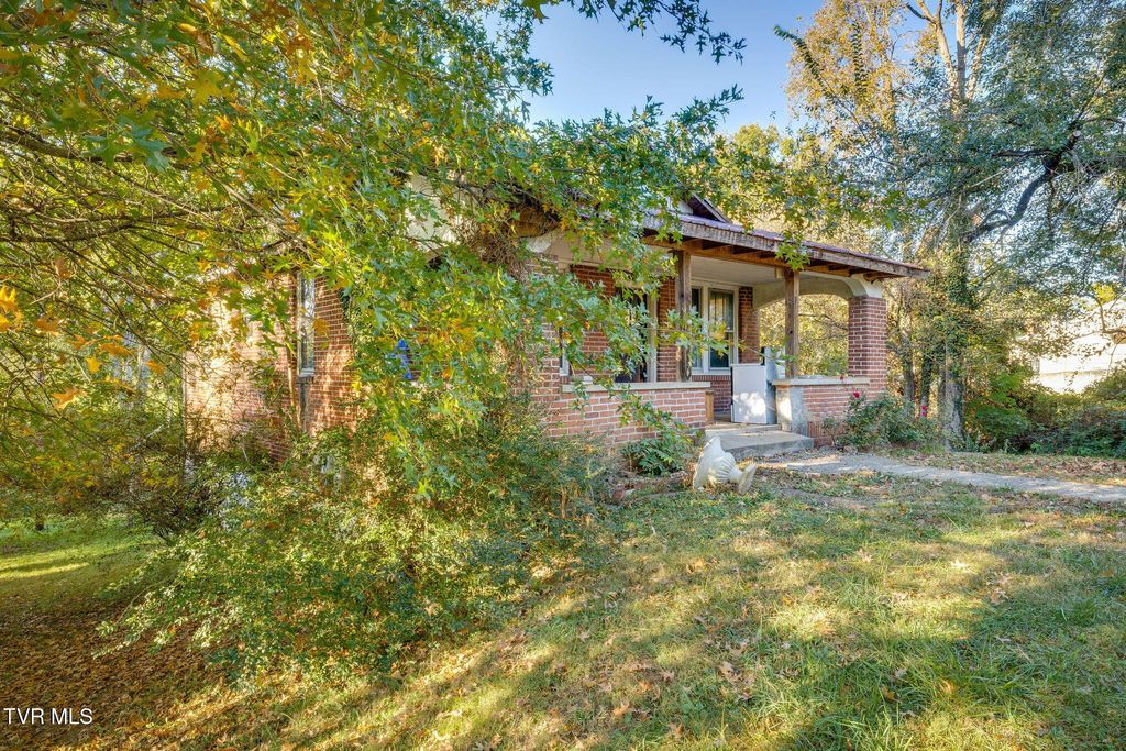 Photo of 1208 Bluff City Highway, Bristol, TN 37620 (MLS # 9987254)