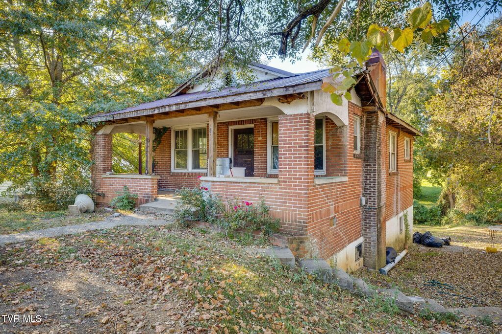Photo of 1208 Bluff City Highway, Bristol, TN 37620 (MLS # 9987254)