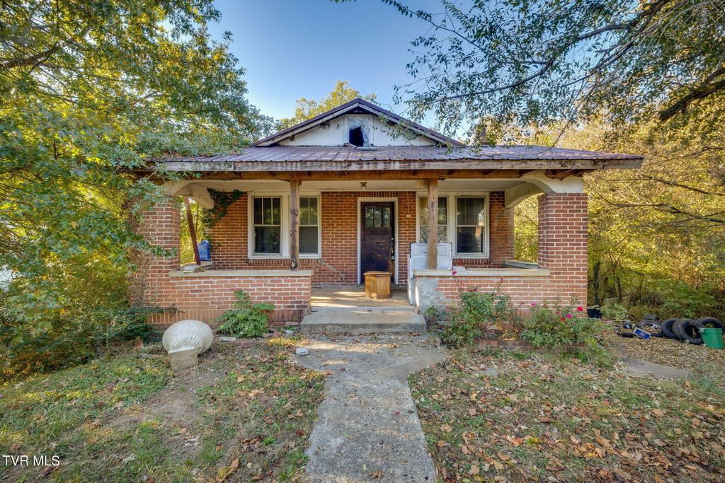 Photo of 1208 Bluff City Highway, Bristol, TN 37620 (MLS # 9987254)