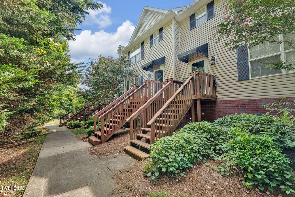 Photo of 617 Hazel Street #203, Johnson City, TN 37604 (MLS # 9986616)