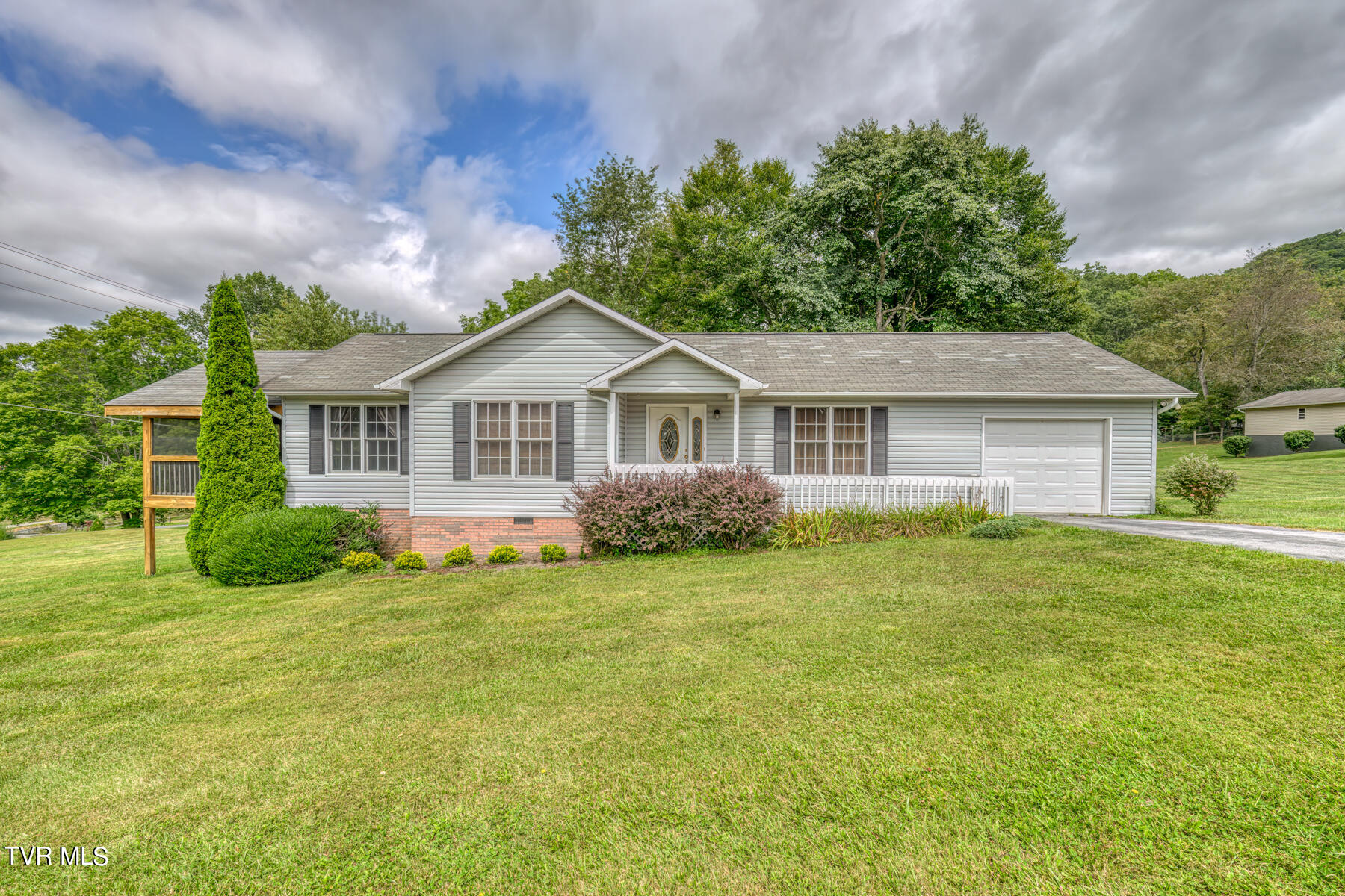 105 Buckner Drive, Roan Mountain, Tennessee image 1