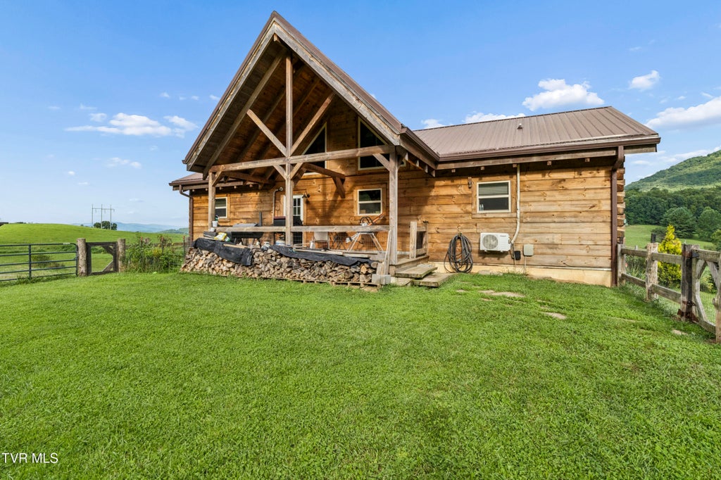 Photo of 908 Avery Branch Road, Mountain City, TN 37683 (MLS # 9999767)