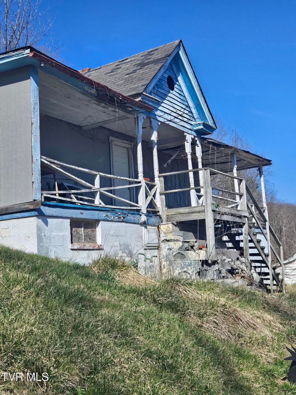 Photo of 114 Meredith Street, Bluefield, VA 24605 (MLS # 9977414)