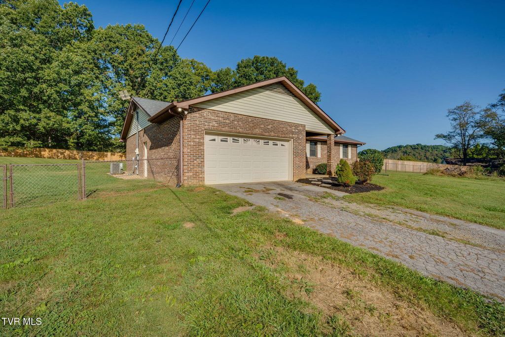 Photo of 14 Chaucer Court, Gray, TN 37615 (MLS # 9986394)