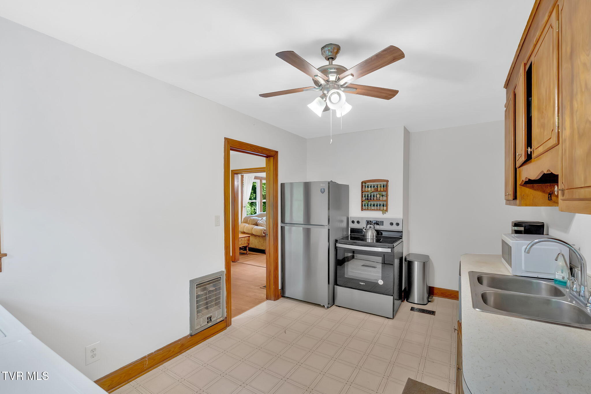 8836 Bristol Highway, Hiltons, Virginia image 9