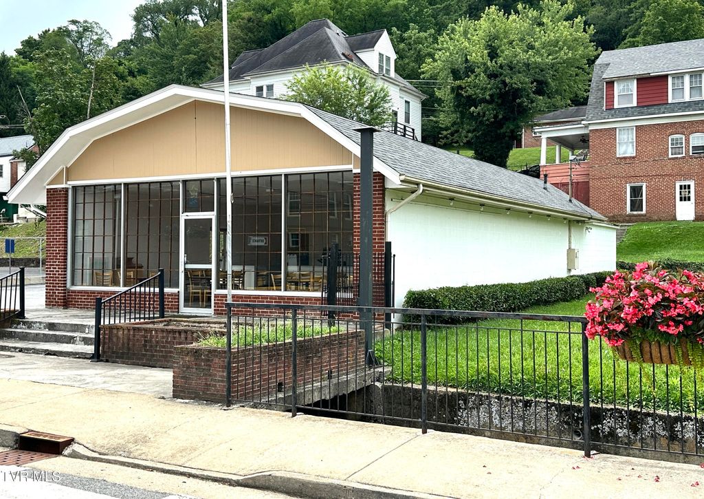 Photo of 510 Spring Street, Bluefield, VA 24605 (MLS # 9983997)