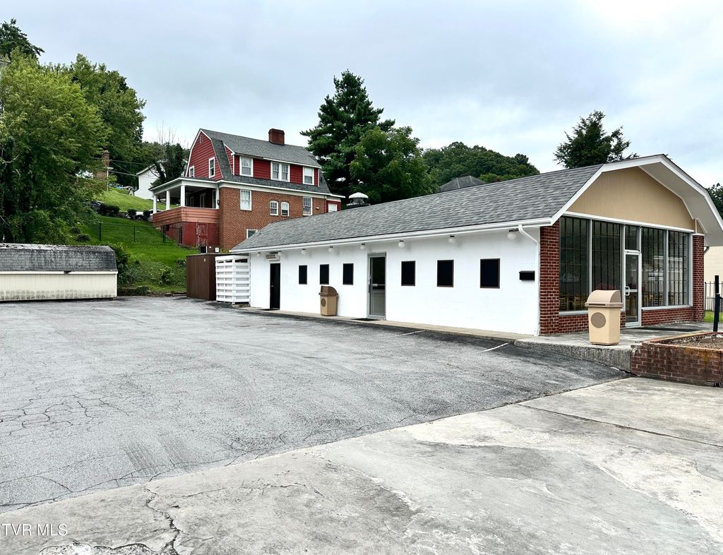 Photo of 510 Spring Street, Bluefield, VA 24605 (MLS # 9983997)