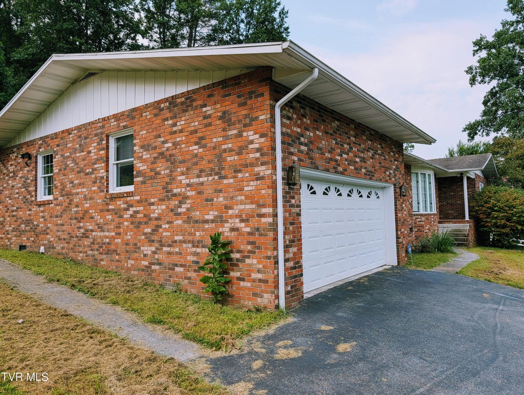 Photo of 8106 Buckeye Street, Pound, VA 24279 (MLS # 10000117)