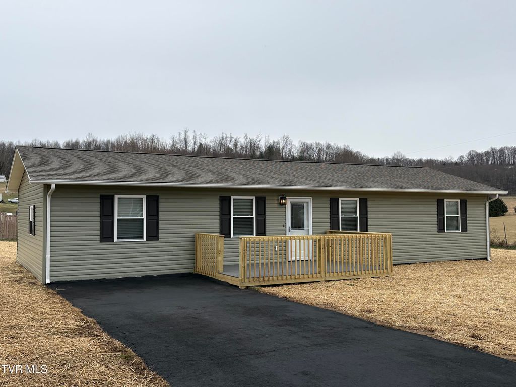 Photo of 104 Winner Street, Elizabethton, TN 37643 (MLS # 9990537)