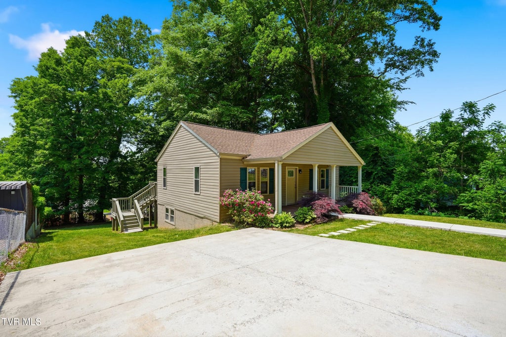 Photo of 1516 Rock Rose Road, Bristol, TN 37620 (MLS # 9995709)