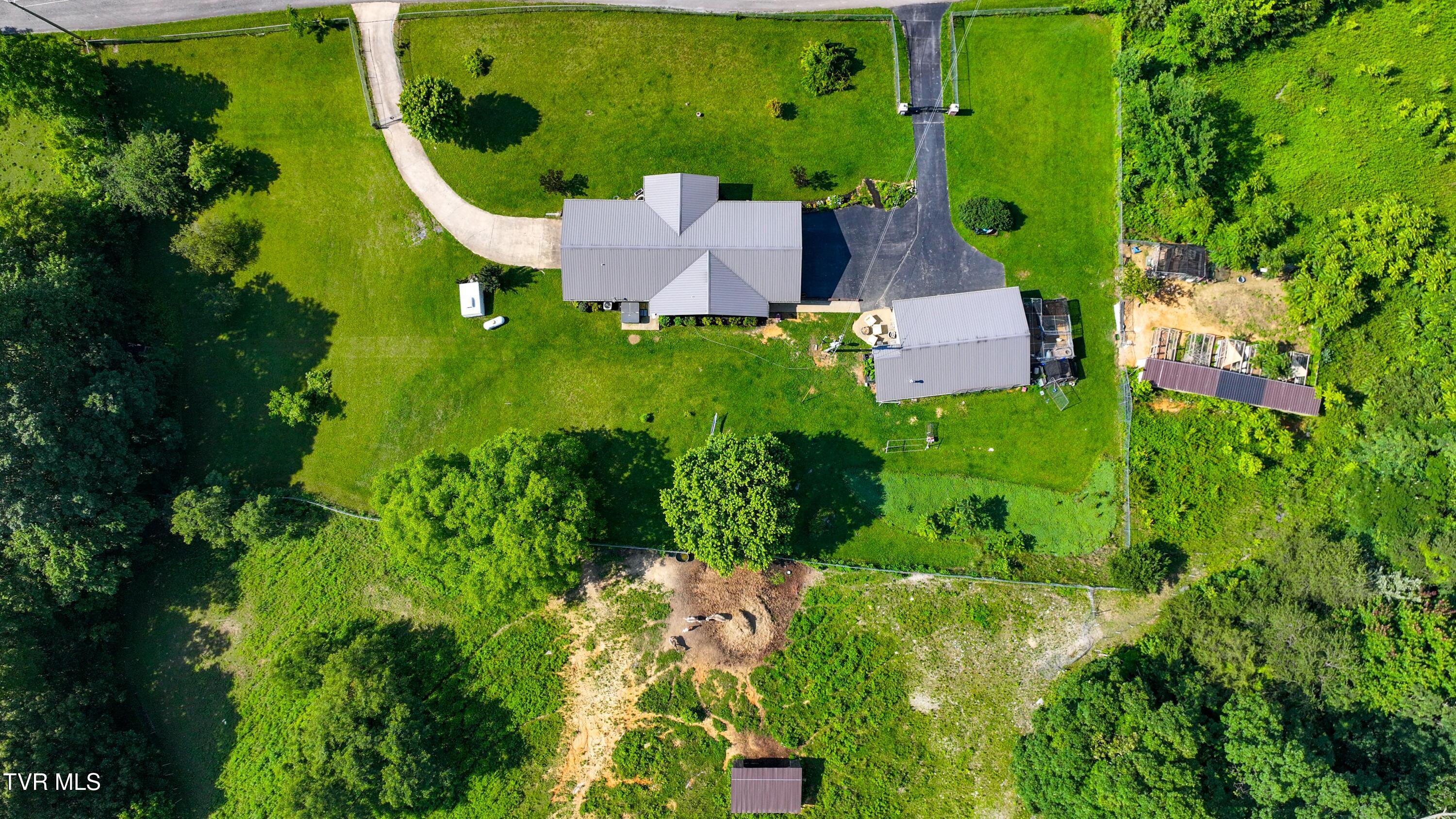 1495 Fishpond Road, Chuckey, Tennessee image 3