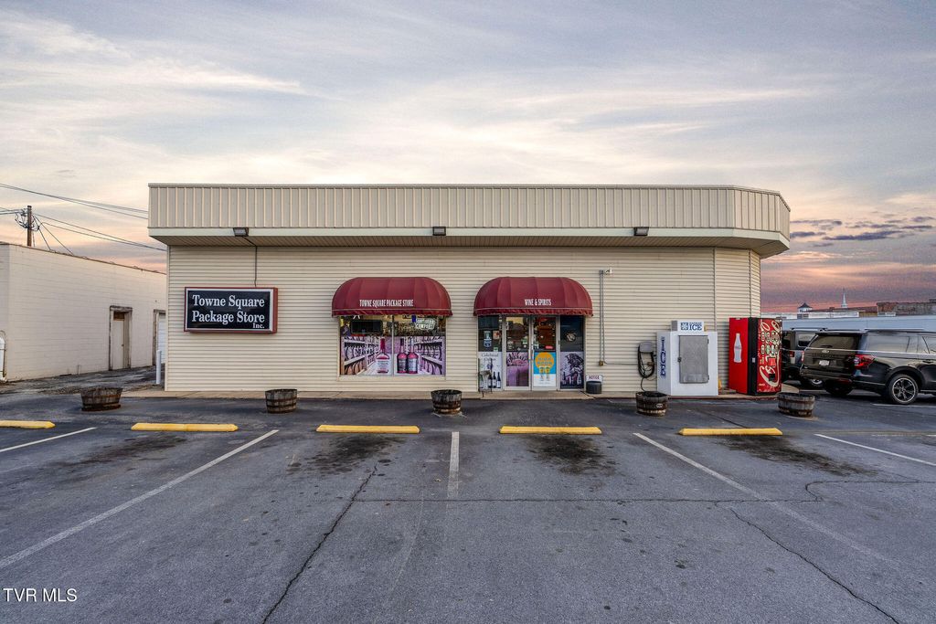 Photo of 200 Summer Street, Greeneville, TN 37743 (MLS # 9989187)