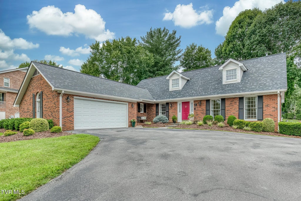 Photo of 411 Elm Lane, Johnson City, TN 37604 (MLS # 9998813)