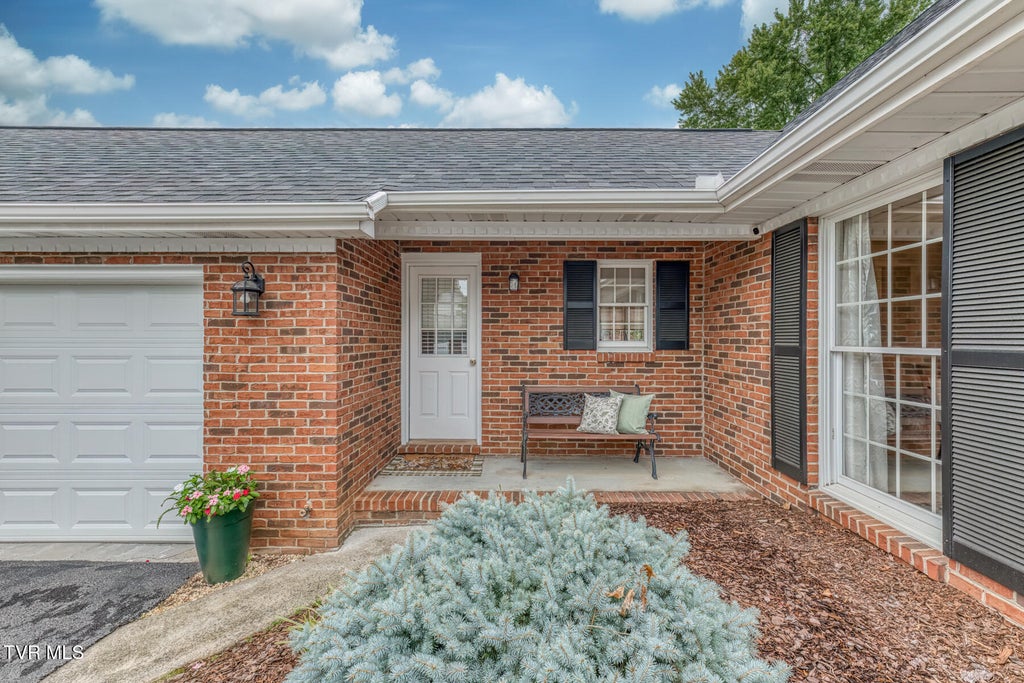 Photo of 411 Elm Lane, Johnson City, TN 37604 (MLS # 9998813)