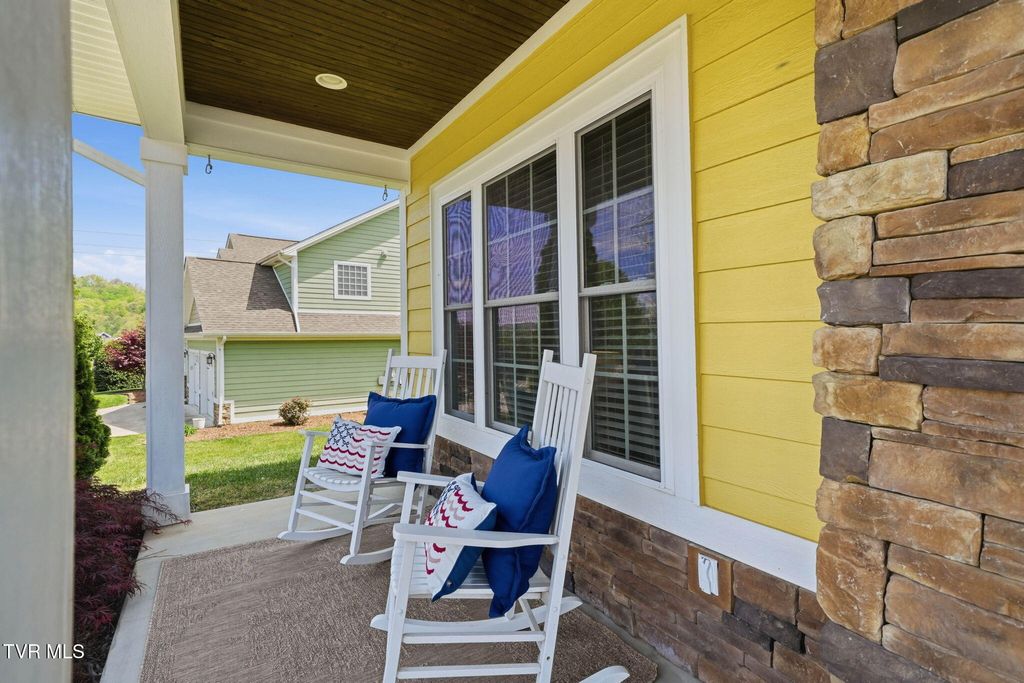 Photo of 2630 Edinburgh Channel Road, Kingsport, TN 37664 (MLS # 9994007)