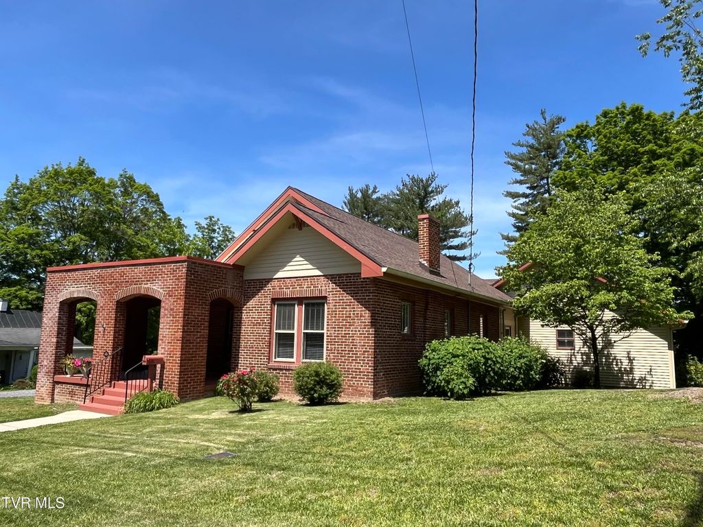 Photo of 504 Main Street, Jonesborough, TN 37659 (MLS # 9995055)