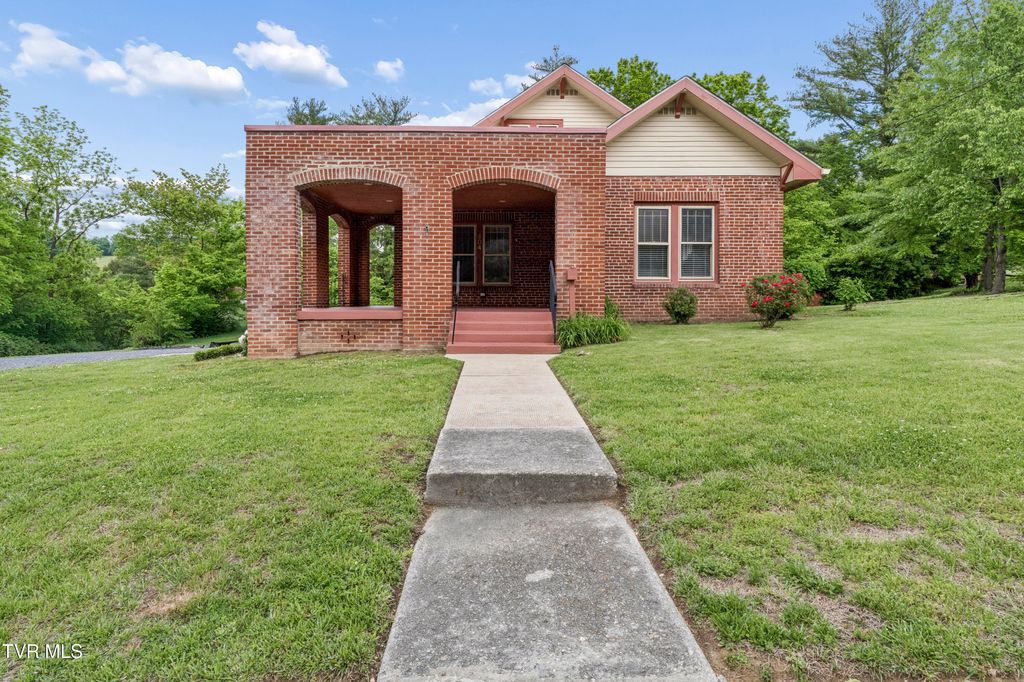 Photo of 504 Main Street, Jonesborough, TN 37659 (MLS # 9995055)
