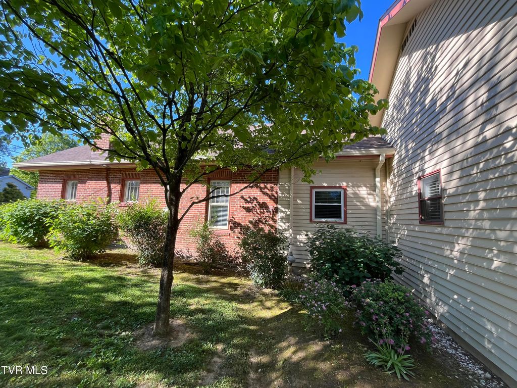 Photo of 504 Main Street, Jonesborough, TN 37659 (MLS # 9995055)