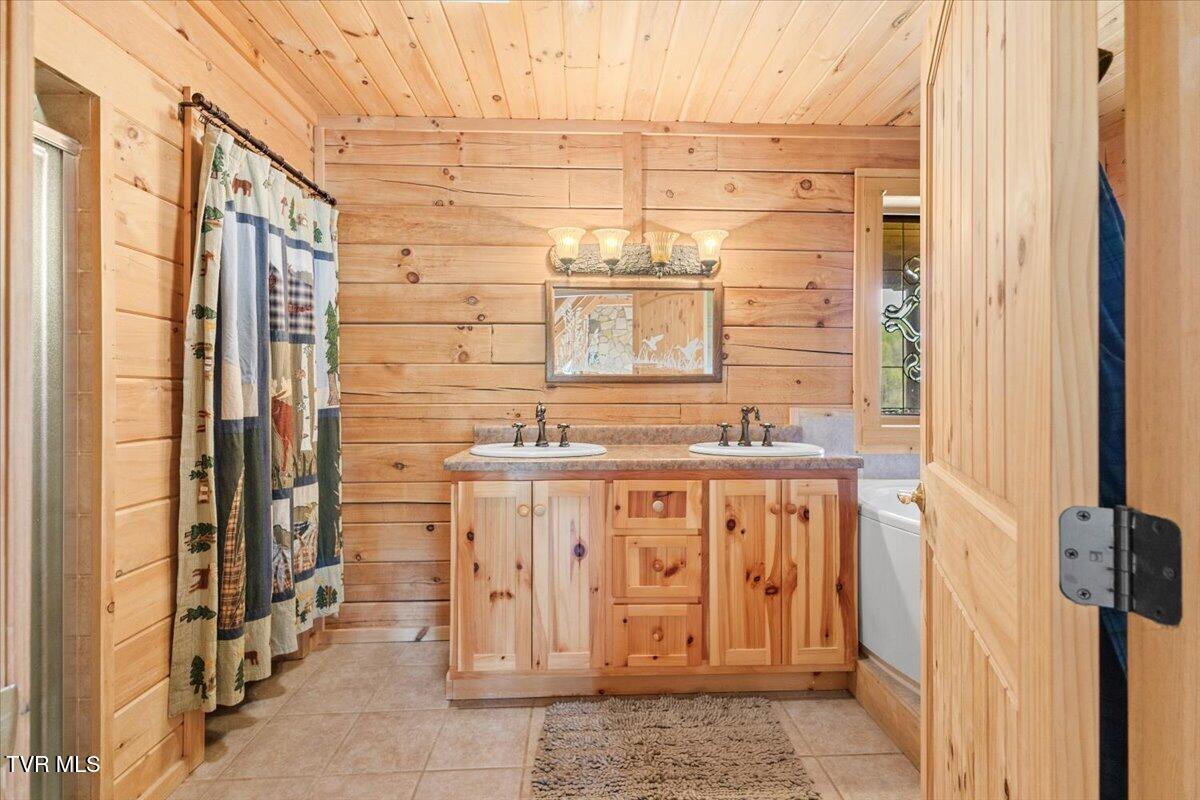 Piney Flats, Tennessee, 37686, United States, 3 Bedrooms Bedrooms, ,4 BathroomsBathrooms,Residential,Active,2034629