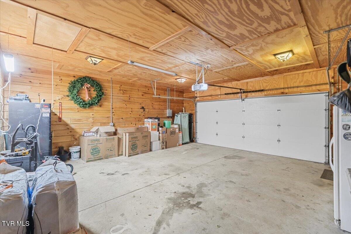 Piney Flats, Tennessee, 37686, United States, 3 Bedrooms Bedrooms, ,4 BathroomsBathrooms,Residential,Active,2034629