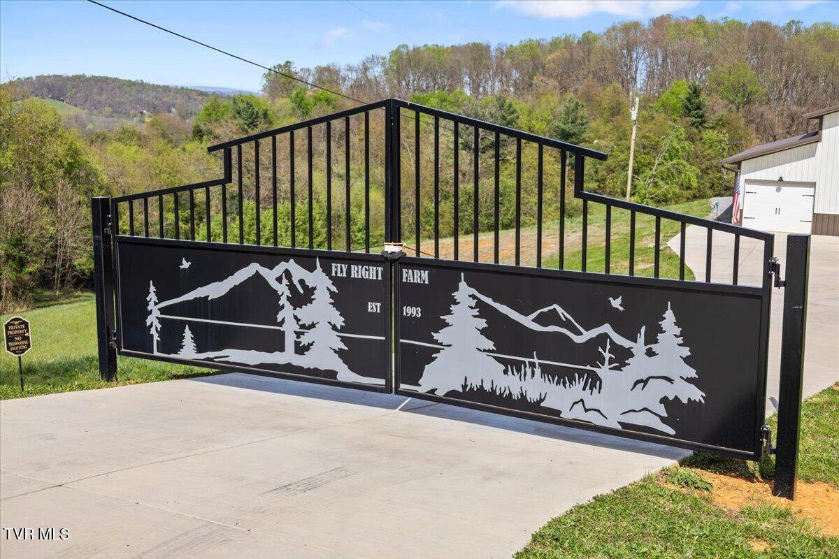 Piney Flats, Tennessee, 37686, United States, 3 Bedrooms Bedrooms, ,4 BathroomsBathrooms,Residential,Active,2034629