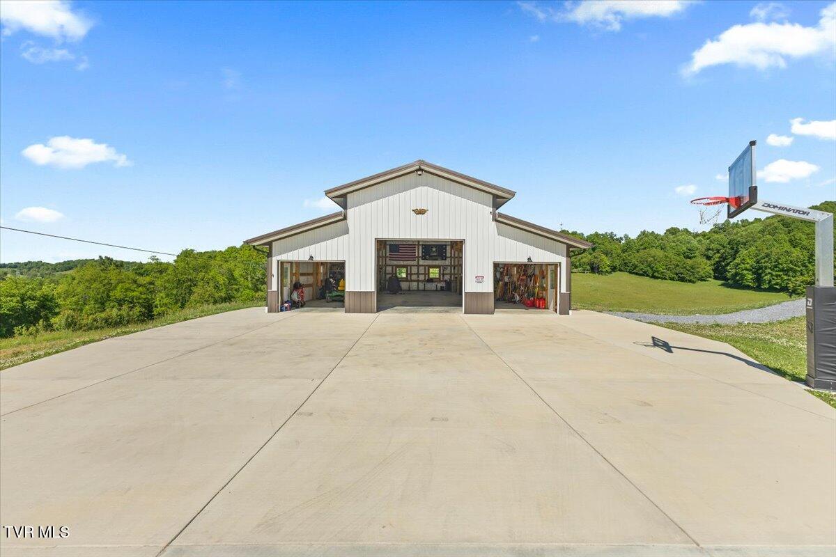 Piney Flats, Tennessee, 37686, United States, 3 Bedrooms Bedrooms, ,4 BathroomsBathrooms,Residential,Active,2034629