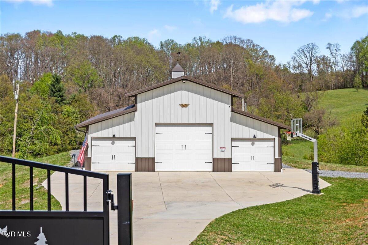 Piney Flats, Tennessee, 37686, United States, 3 Bedrooms Bedrooms, ,4 BathroomsBathrooms,Residential,Active,2034629