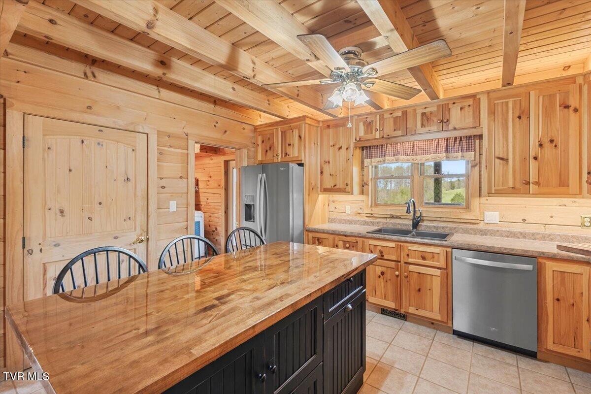 Piney Flats, Tennessee, 37686, United States, 3 Bedrooms Bedrooms, ,4 BathroomsBathrooms,Residential,Active,2034629