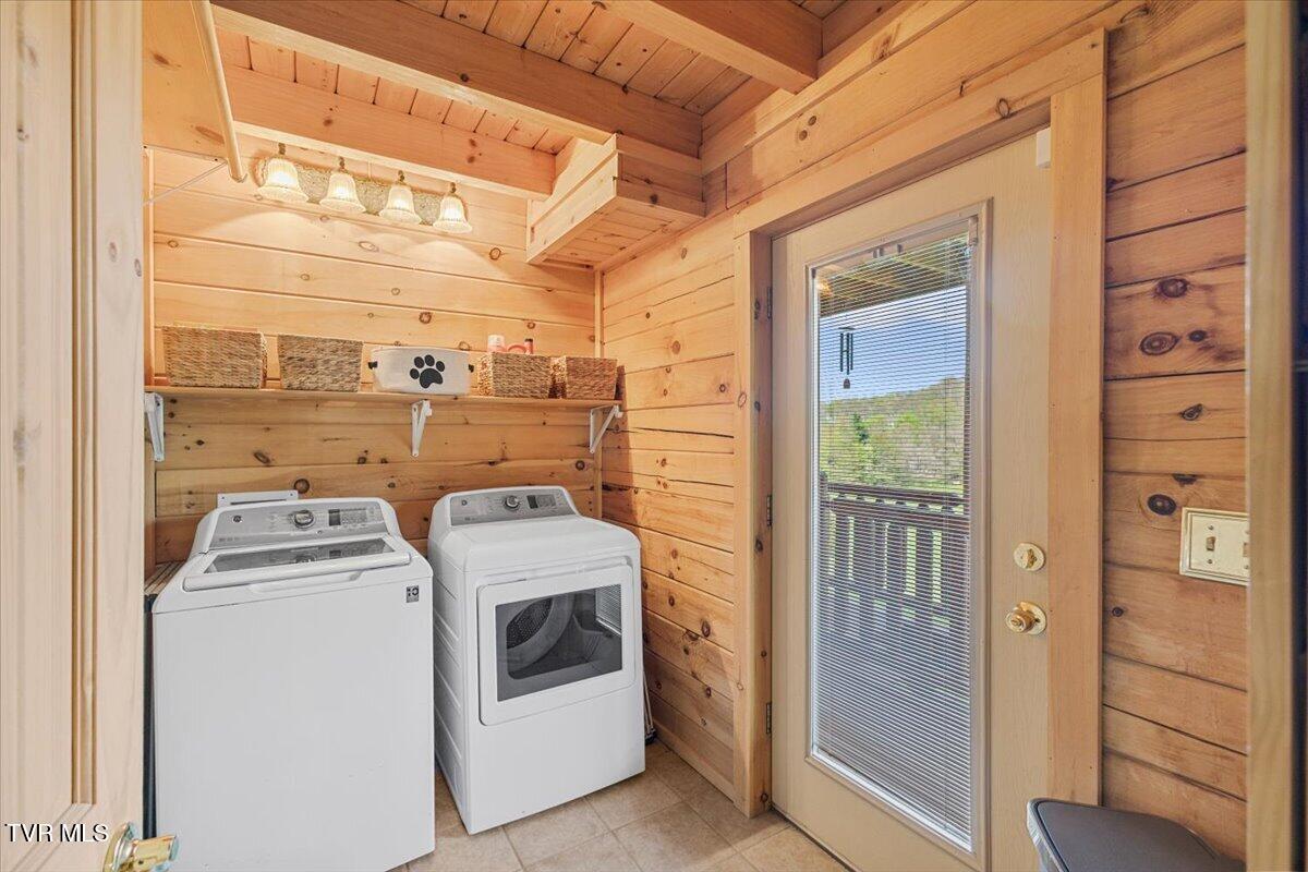 Piney Flats, Tennessee, 37686, United States, 3 Bedrooms Bedrooms, ,4 BathroomsBathrooms,Residential,Active,2034629