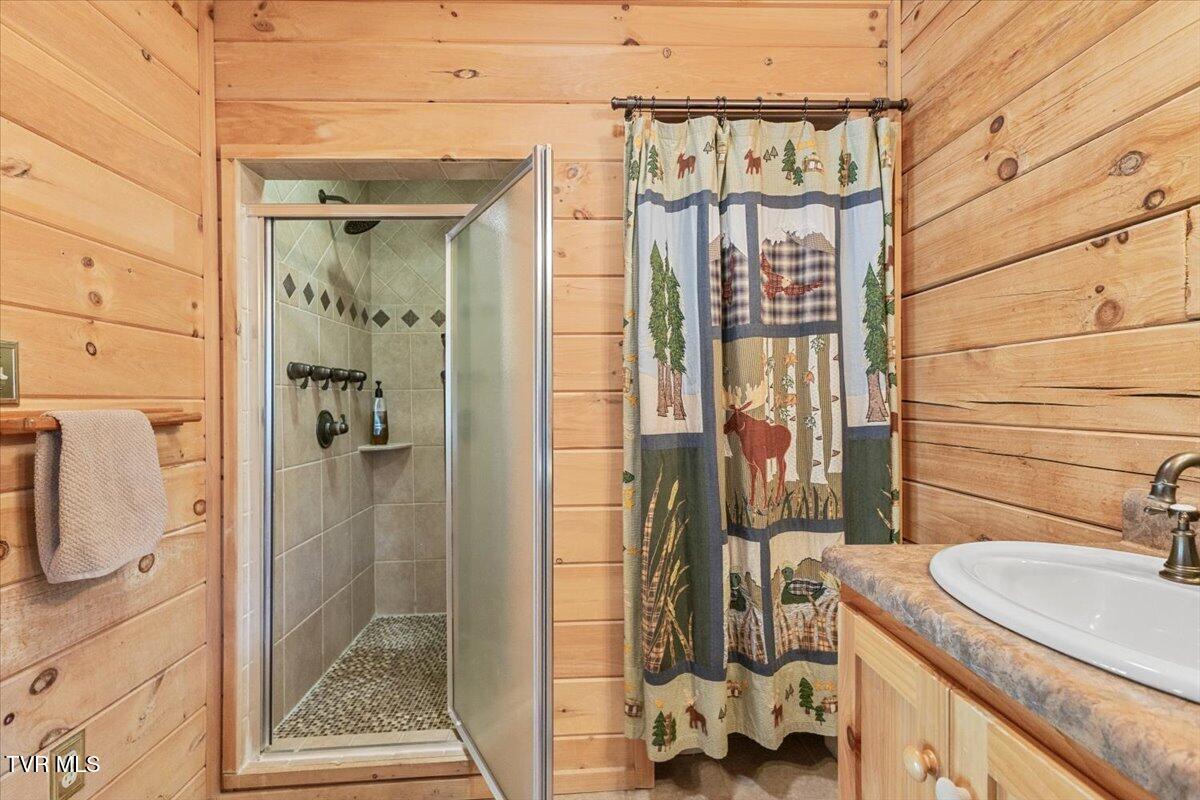 Piney Flats, Tennessee, 37686, United States, 3 Bedrooms Bedrooms, ,4 BathroomsBathrooms,Residential,Active,2034629