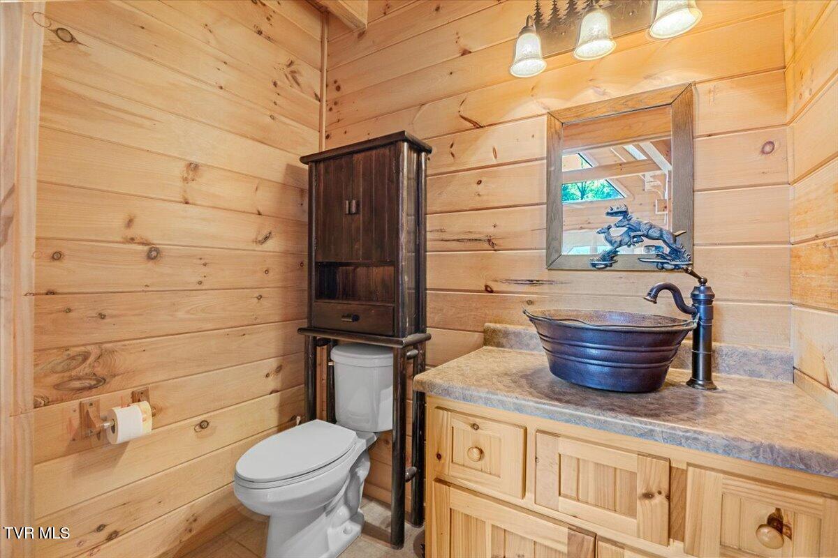 Piney Flats, Tennessee, 37686, United States, 3 Bedrooms Bedrooms, ,4 BathroomsBathrooms,Residential,Active,2034629