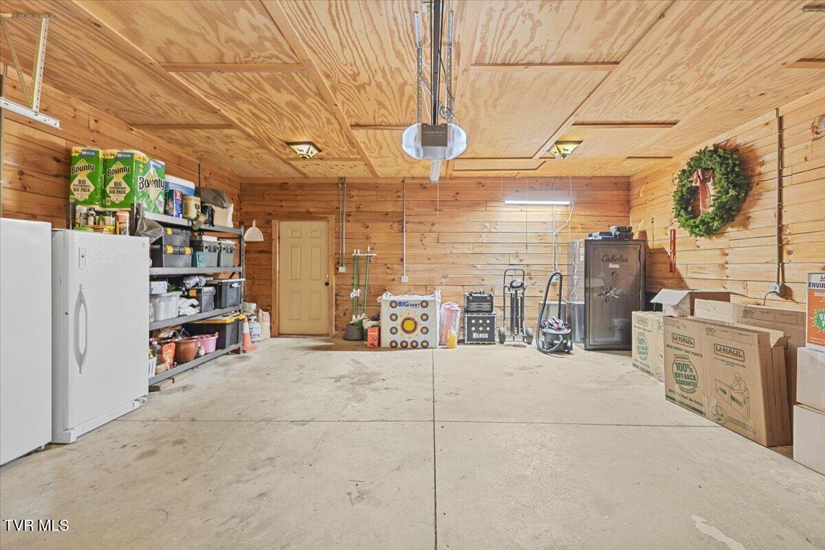 Piney Flats, Tennessee, 37686, United States, 3 Bedrooms Bedrooms, ,4 BathroomsBathrooms,Residential,Active,2034629