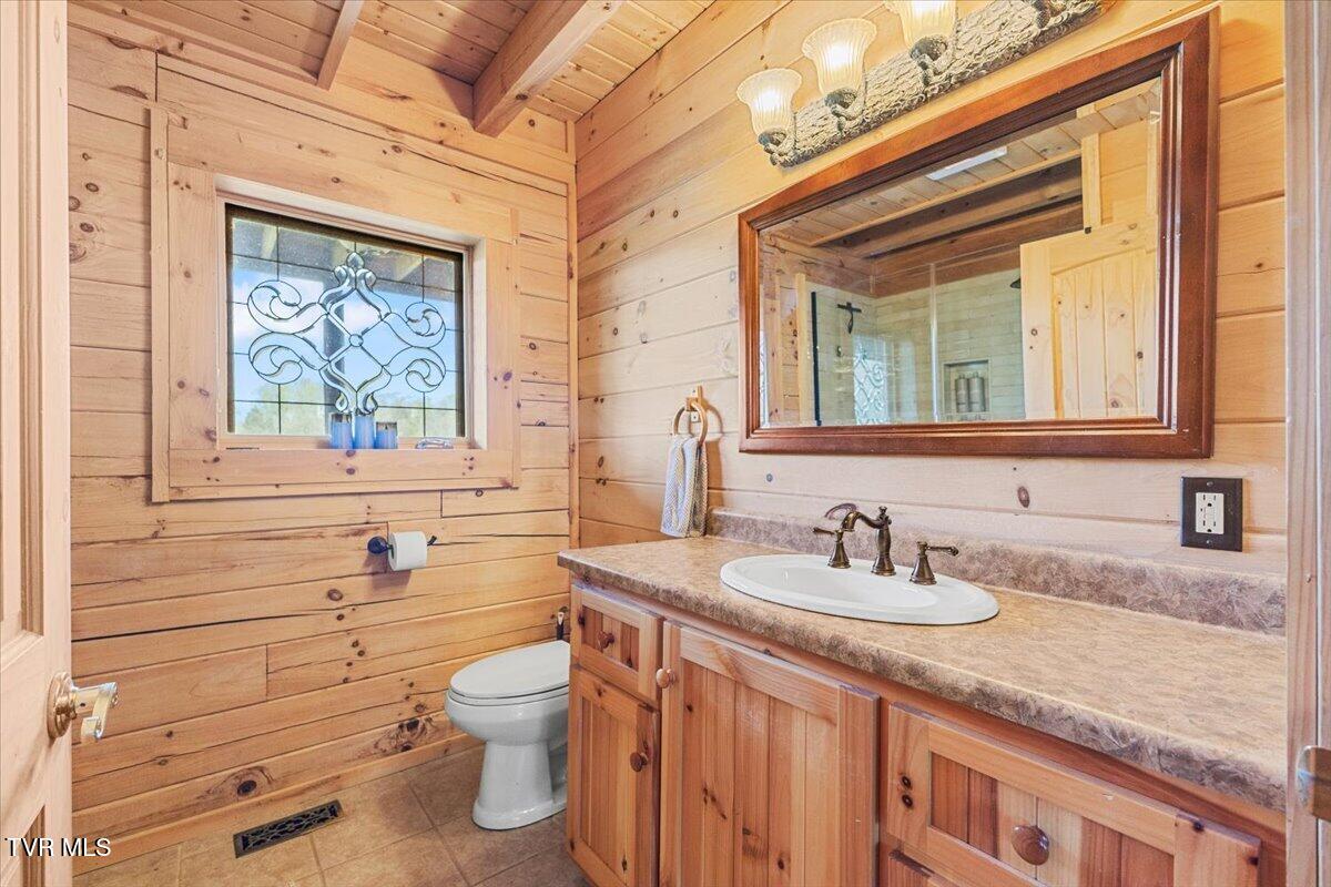 Piney Flats, Tennessee, 37686, United States, 3 Bedrooms Bedrooms, ,4 BathroomsBathrooms,Residential,Active,2034629