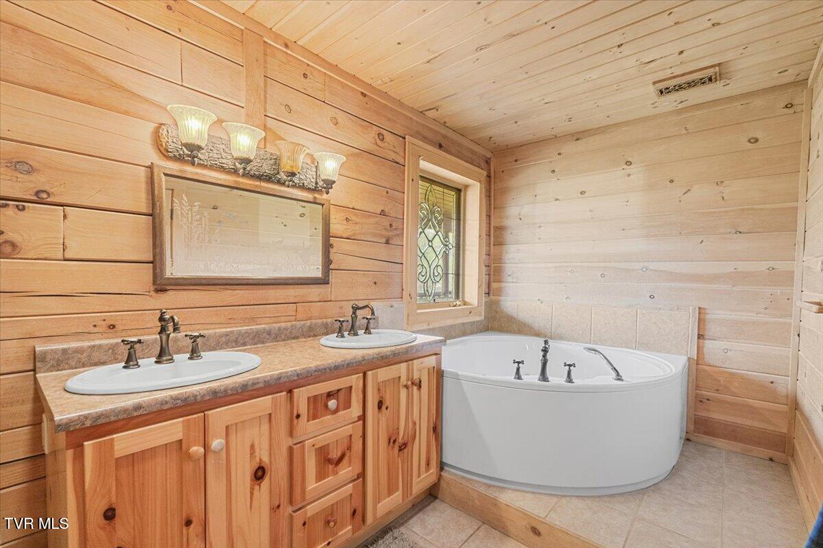 Piney Flats, Tennessee, 37686, United States, 3 Bedrooms Bedrooms, ,4 BathroomsBathrooms,Residential,Active,2034629