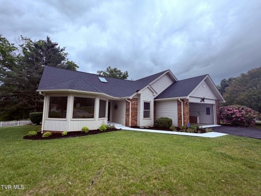 Photo of 15466 Woodstone Circle, Bristol, VA 24202 (MLS # 9995241)