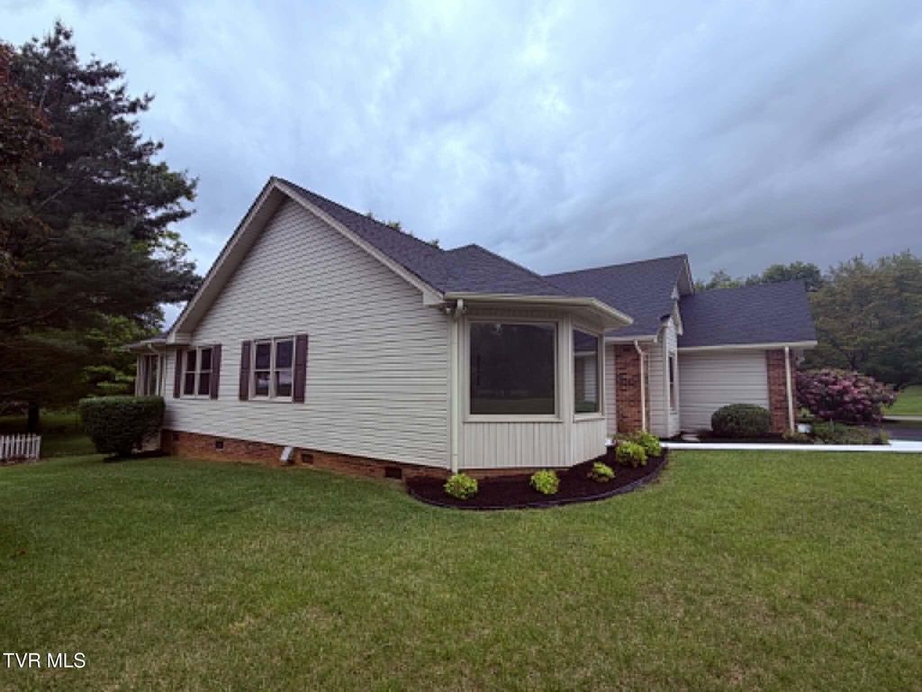 Photo of 15466 Woodstone Circle, Bristol, VA 24202 (MLS # 9995241)