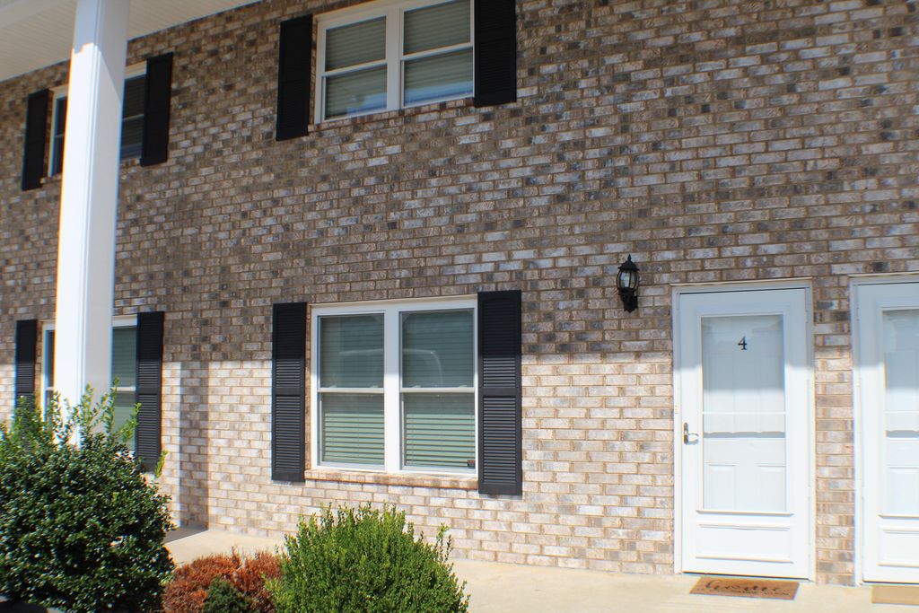 Photo of 730 Sir Echo Drive #4, Kingsport, TN 37663 (MLS # 9994462)