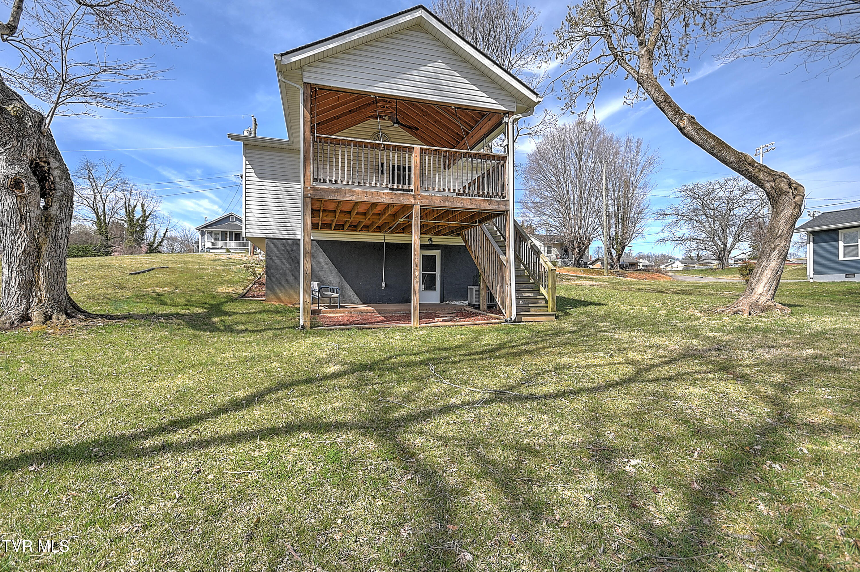 128 Hemlock Drive, Bristol, Virginia image 39