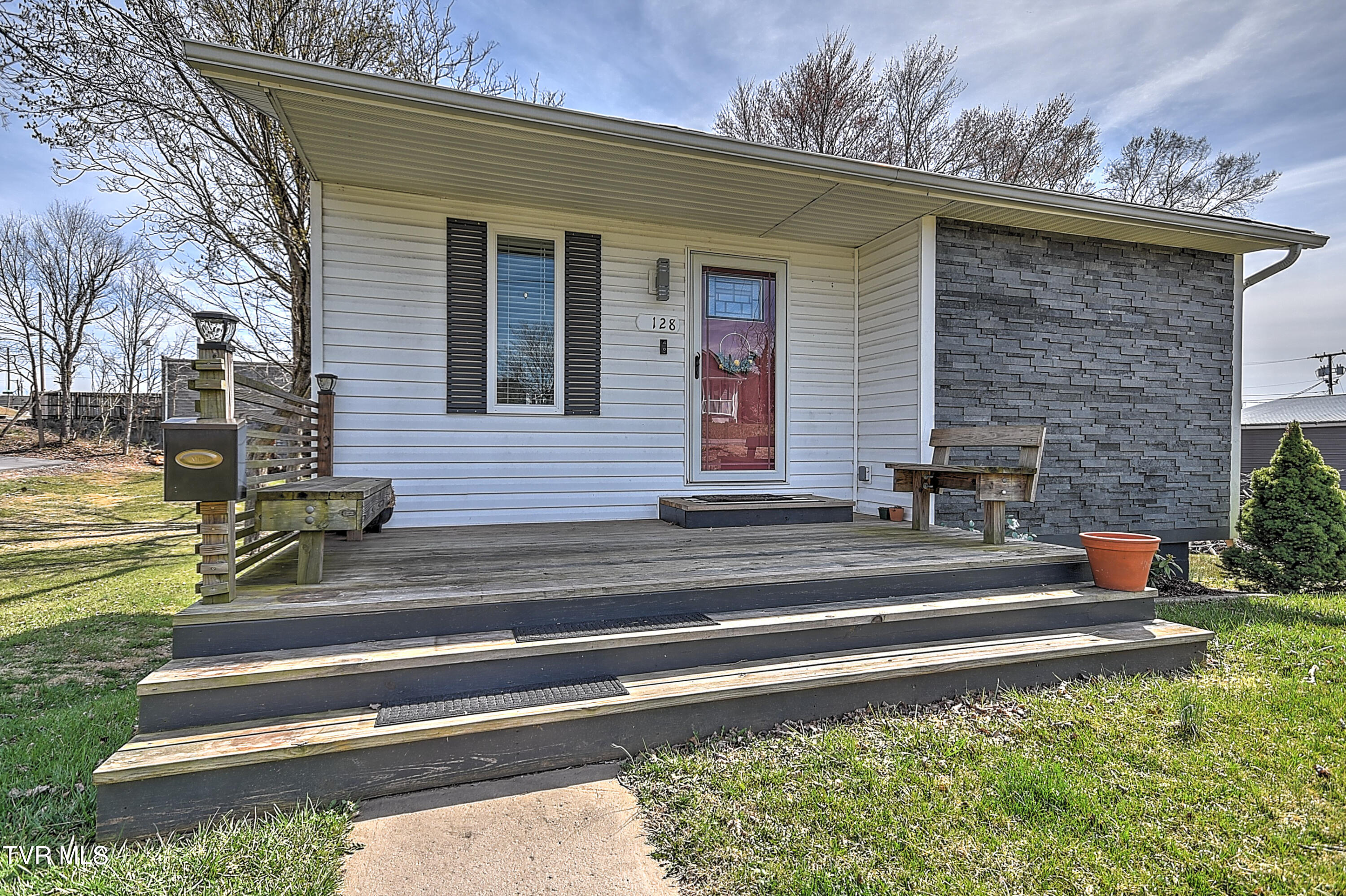 128 Hemlock Drive, Bristol, Virginia image 1