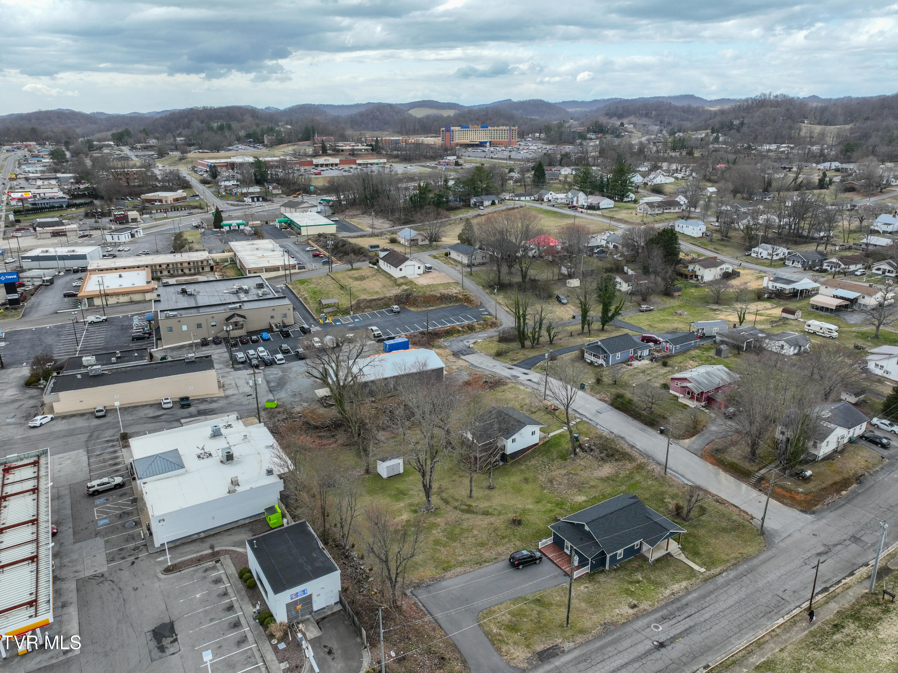 128 Hemlock Drive, Bristol, Virginia image 44