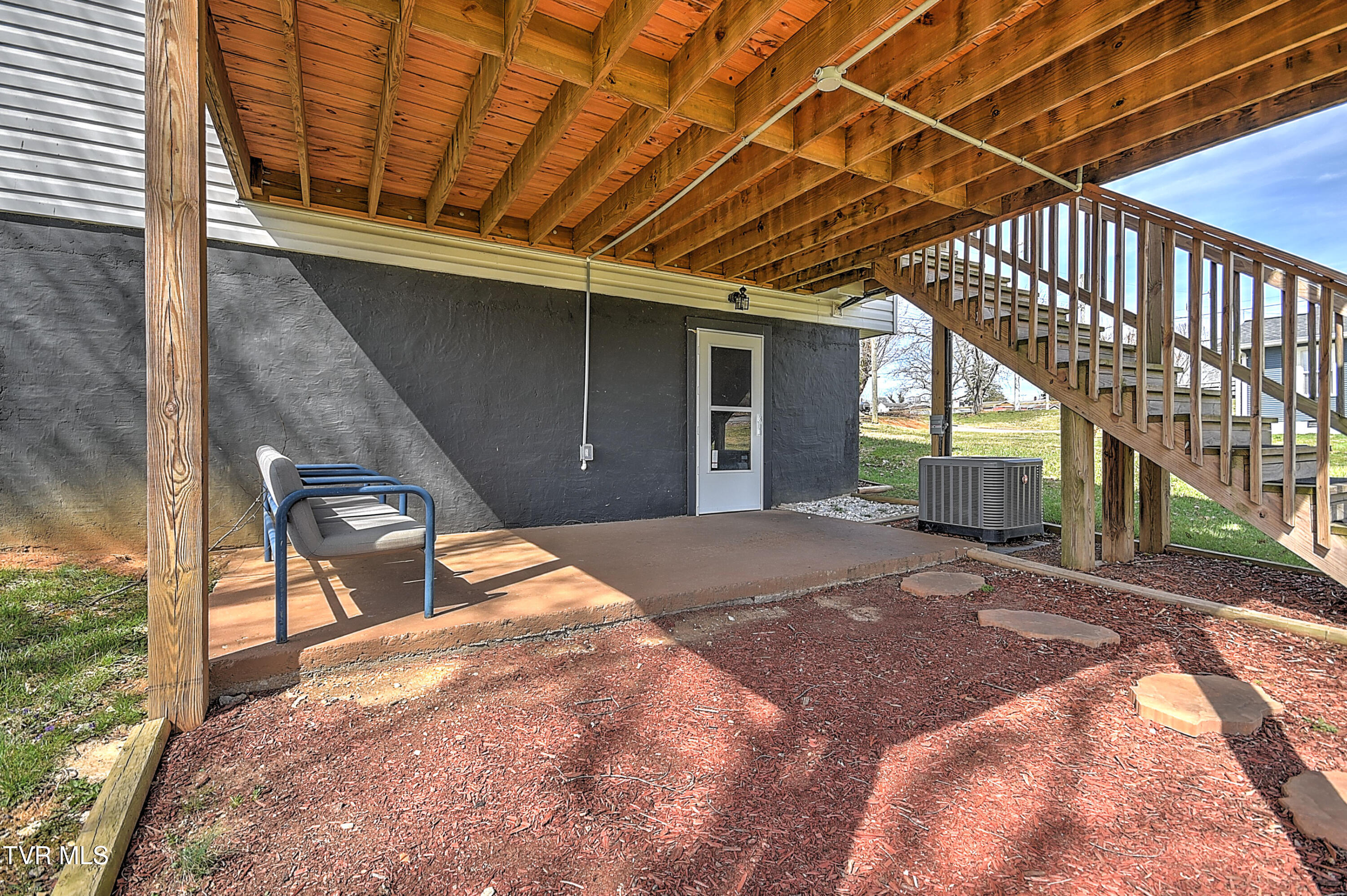 128 Hemlock Drive, Bristol, Virginia image 35